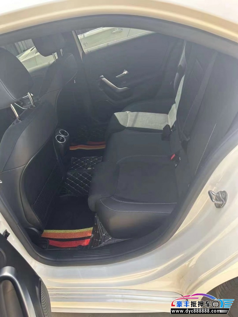 20年奔驰A轿车抵押车出售