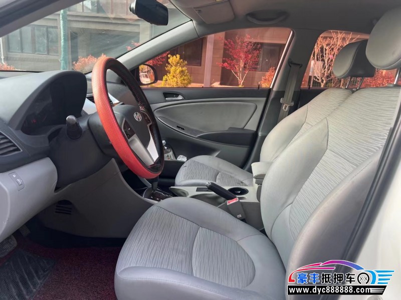 15年现代瑞纳轿车抵押车出售