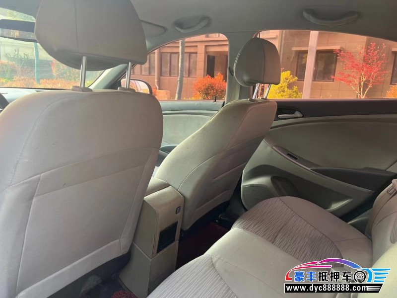 15年现代瑞纳轿车抵押车出售