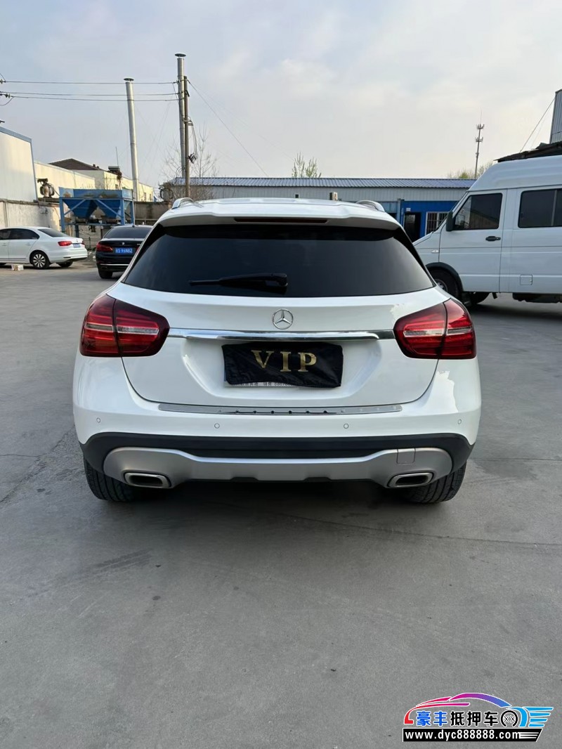 19年奔驰GLA轿车抵押车出售