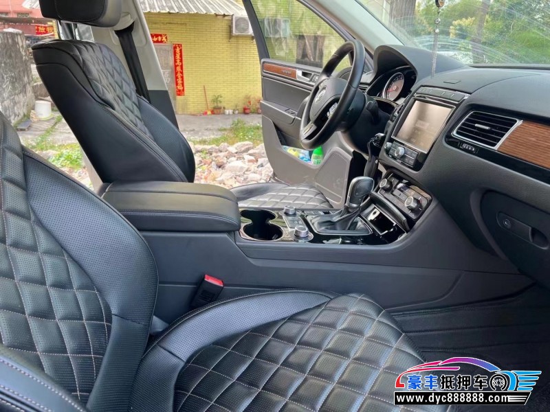 17年大众途锐轿车抵押车出售