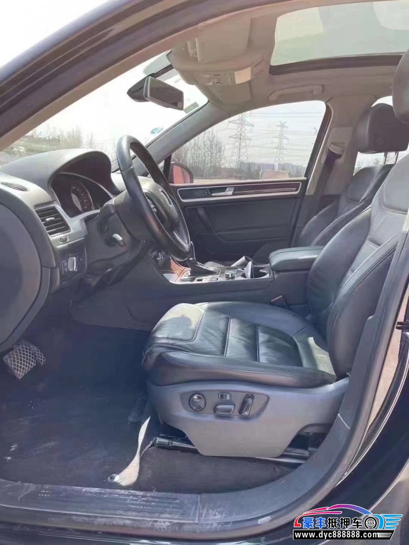 14年大众途锐轿车抵押车出售