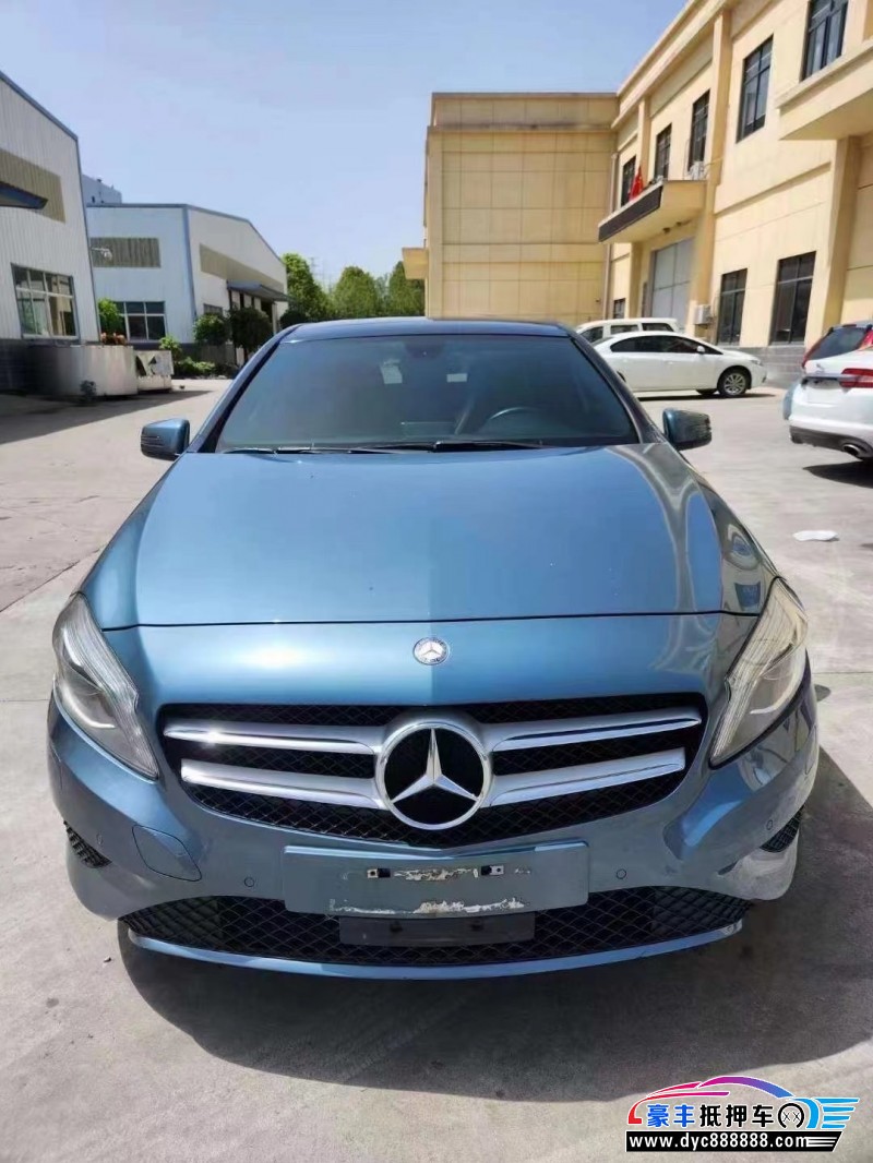 14年奔驰A轿车抵押车出售