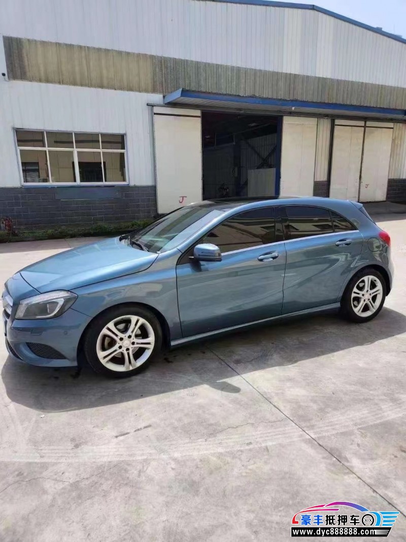 14年奔驰A轿车抵押车出售