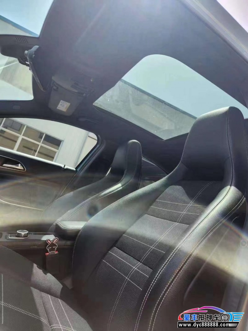 14年奔驰A轿车抵押车出售