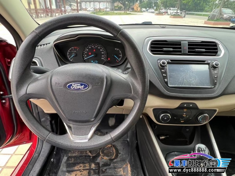 15年福特福克斯轿车抵押车出售