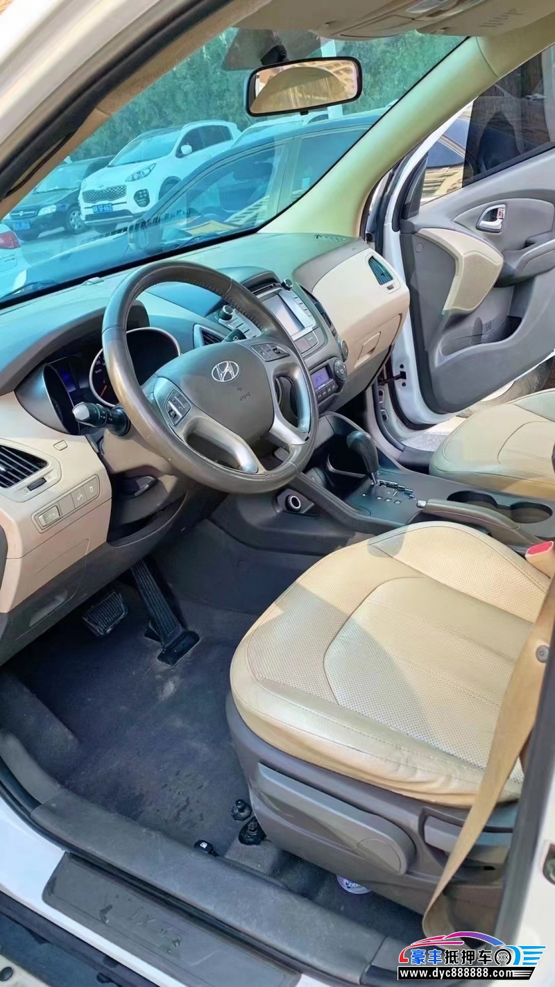 14年现代ix35轿车抵押车出售