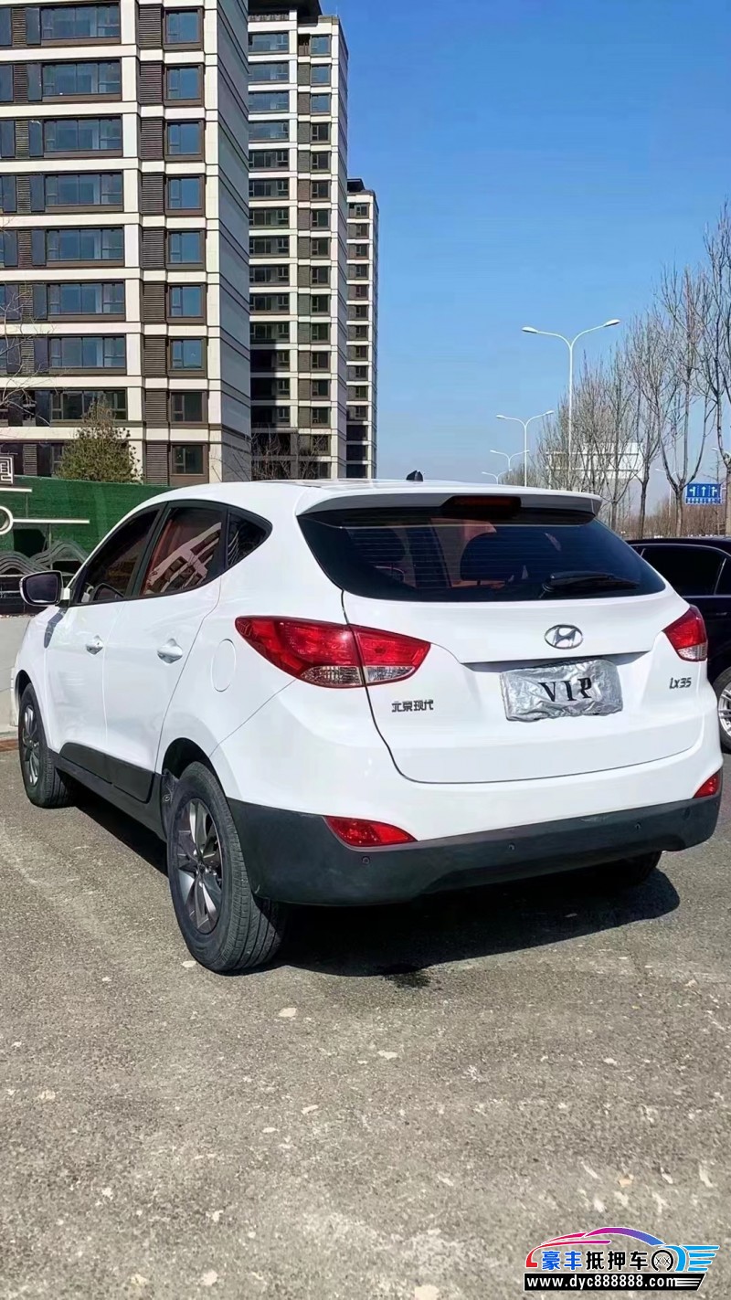 17年现代ix35轿车抵押车出售