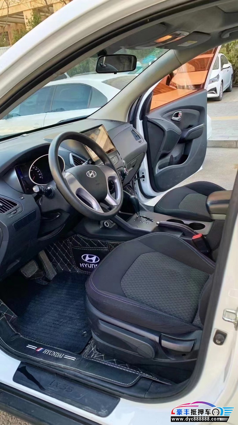 17年现代ix35轿车抵押车出售