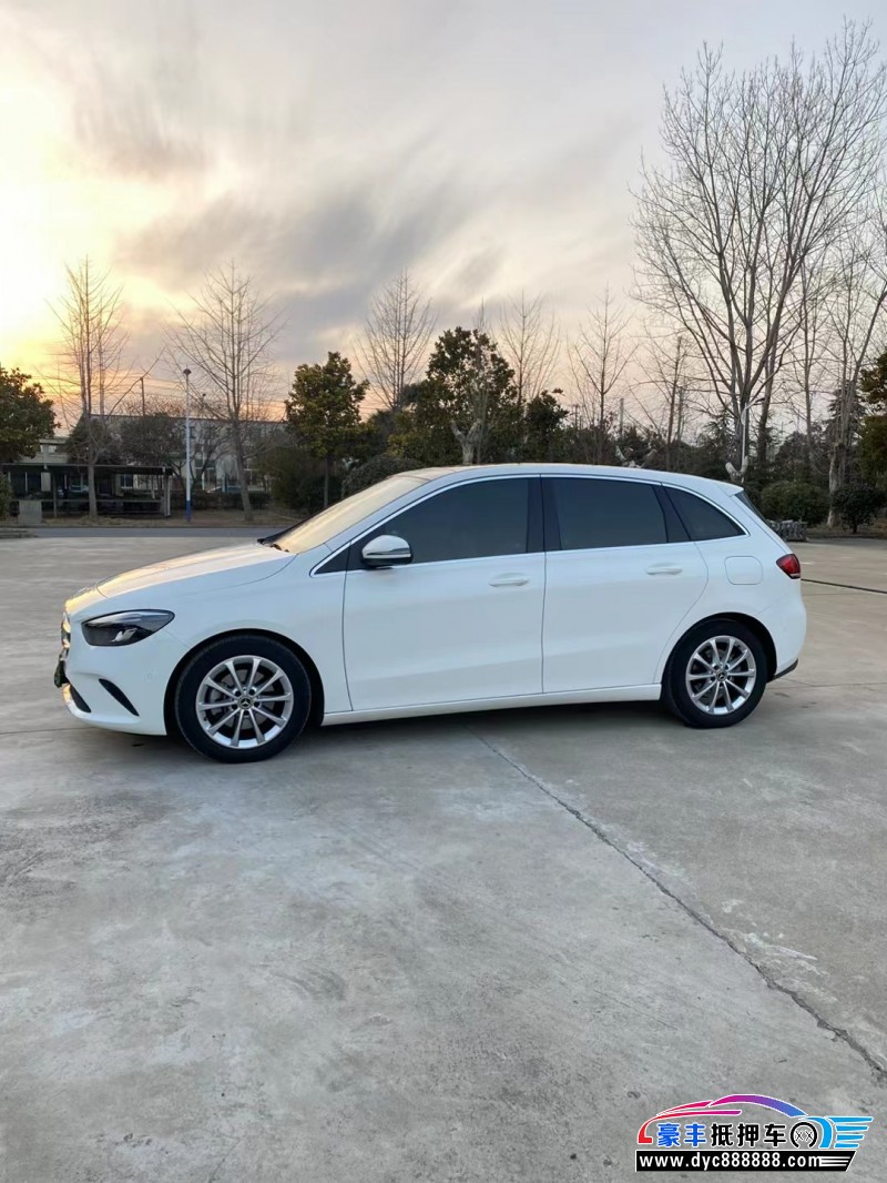 20年奔驰B级轿车抵押车出售