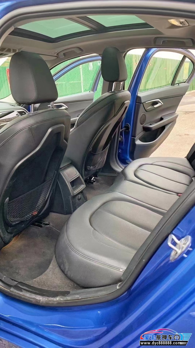 18年宝马1系轿车抵押车出售