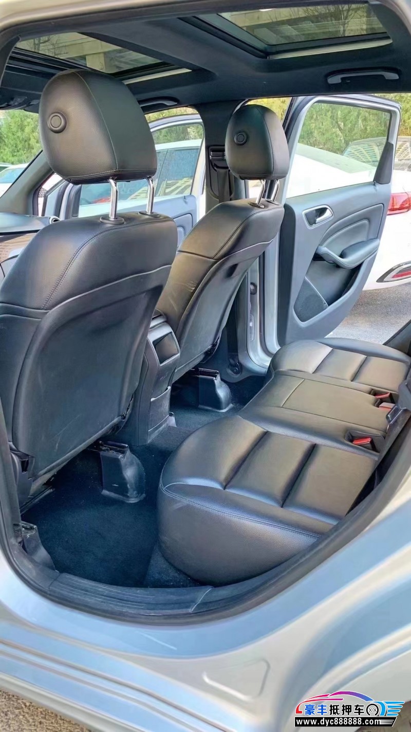 13年奔驰B级轿车抵押车出售