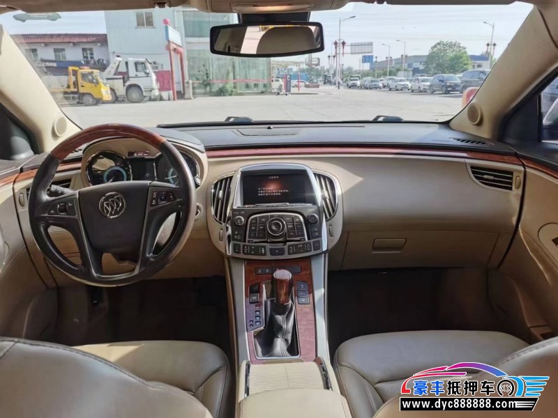 10年别克君越轿车抵押车出售