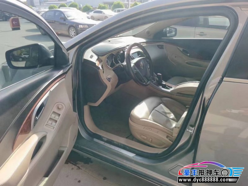 10年别克君越轿车抵押车出售