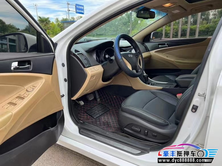 14年现代索纳塔轿车抵押车出售