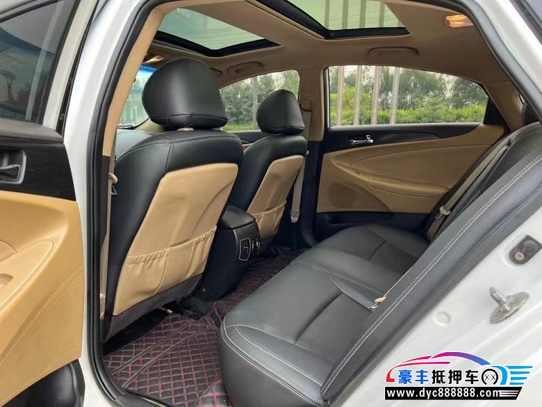 14年现代索纳塔轿车抵押车出售