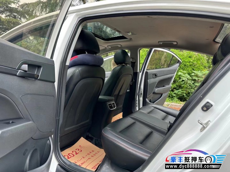 18年现代领动轿车抵押车出售