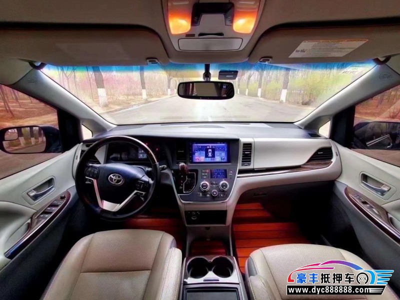 16年丰田塞纳轿车抵押车出售