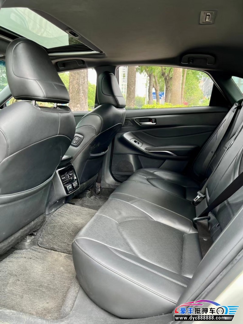 20年丰田亚洲龙轿车抵押车出售