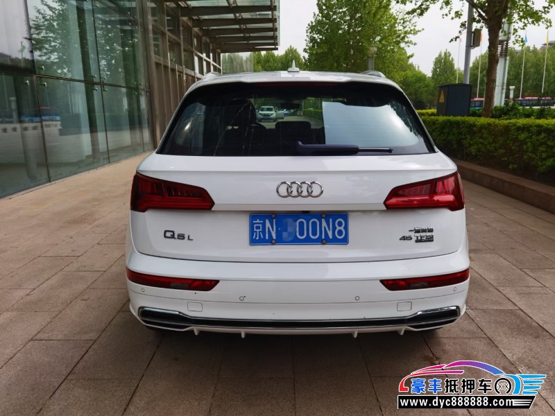 19年奥迪Q5轿车抵押车出售