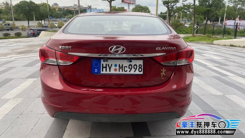 13年现代朗动轿车抵押车出售