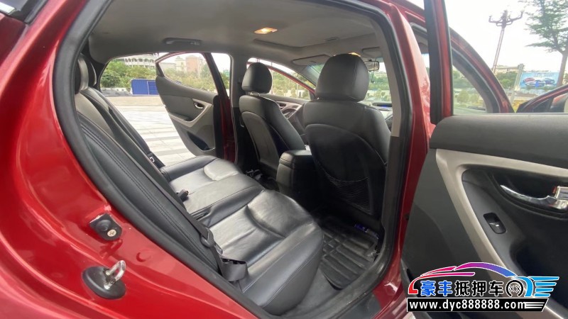 13年现代朗动轿车抵押车出售