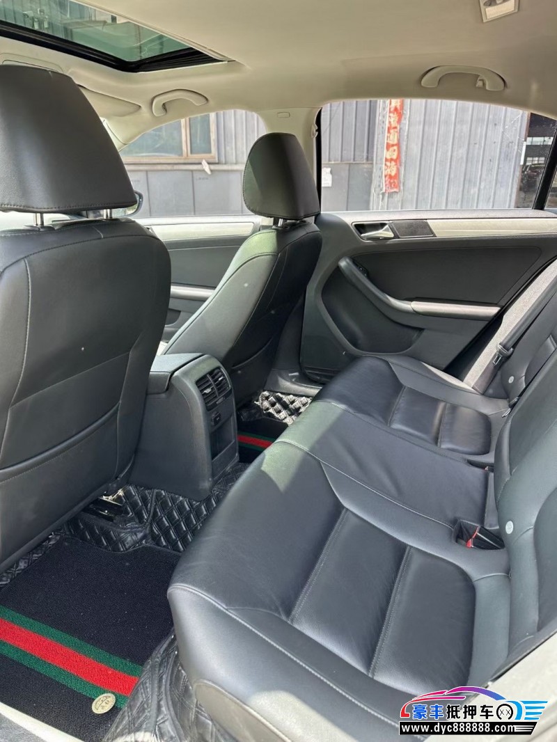 14年大众速腾轿车抵押车出售