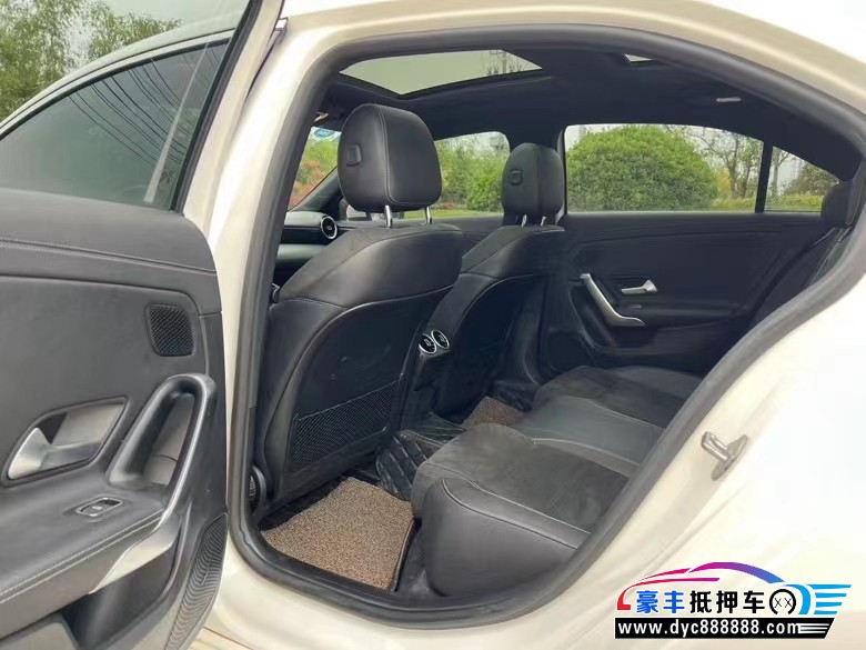 20年奔驰A轿车抵押车出售