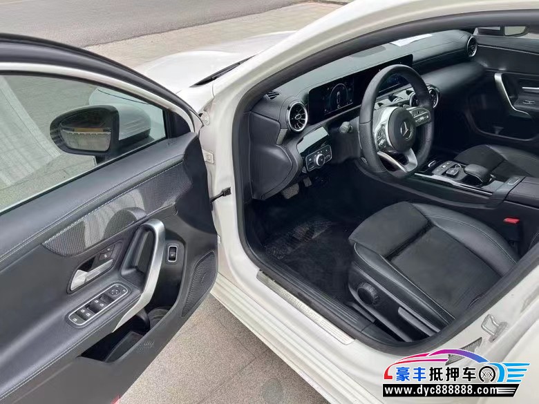 20年奔驰A轿车抵押车出售