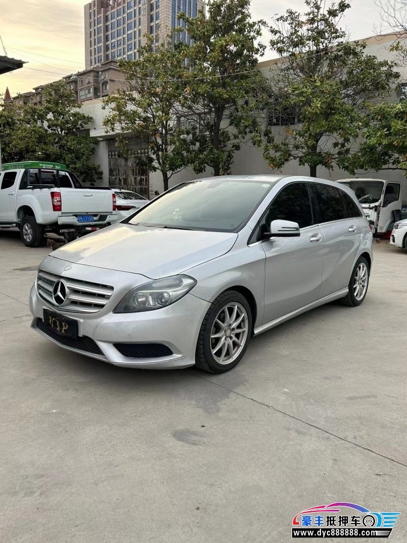 13年奔驰B轿车抵押车出售