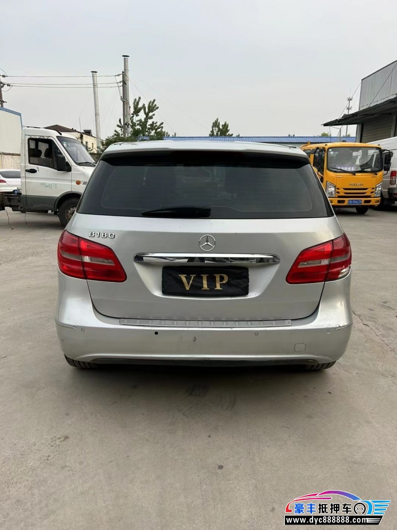 13年奔驰B轿车抵押车出售