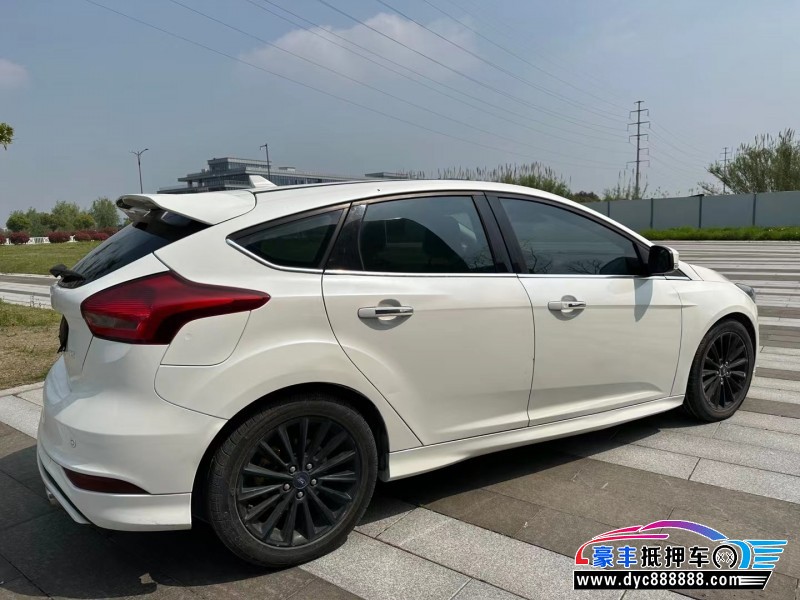 17年福特福克斯轿车抵押车出售