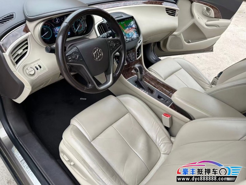 15年别克君越轿车抵押车出售