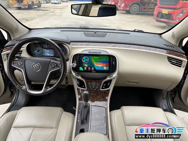 15年别克君越轿车抵押车出售