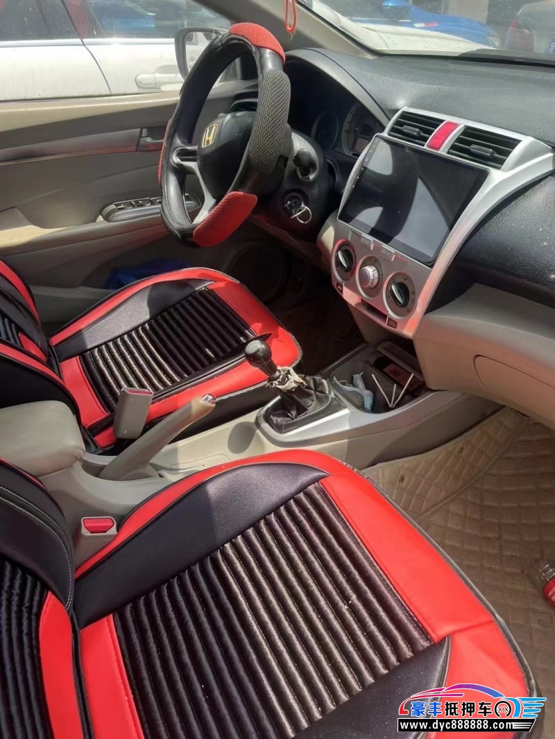 10年本田锋范轿车抵押车出售