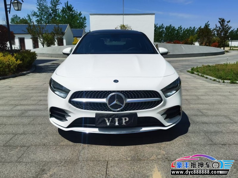 14年奔驰A轿车抵押车出售