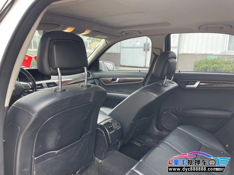 13年奔驰C轿车抵押车出售