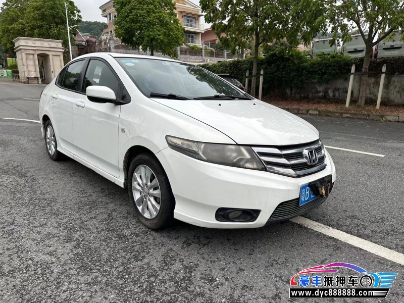 14年本田锋范轿车抵押车出售