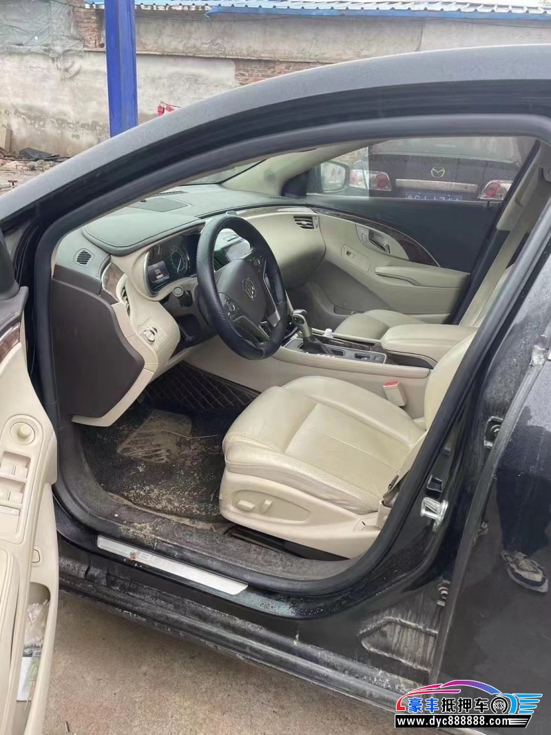 15年别克君越轿车抵押车出售