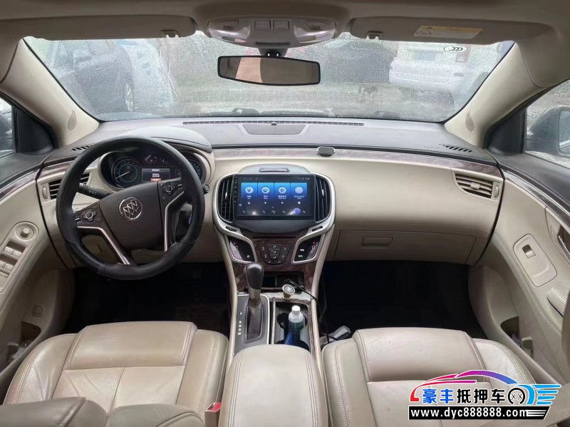 15年别克君越轿车抵押车出售