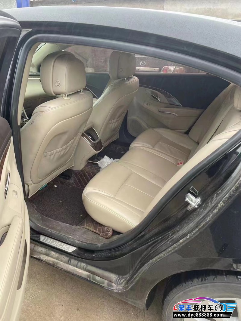 15年别克君越轿车抵押车出售