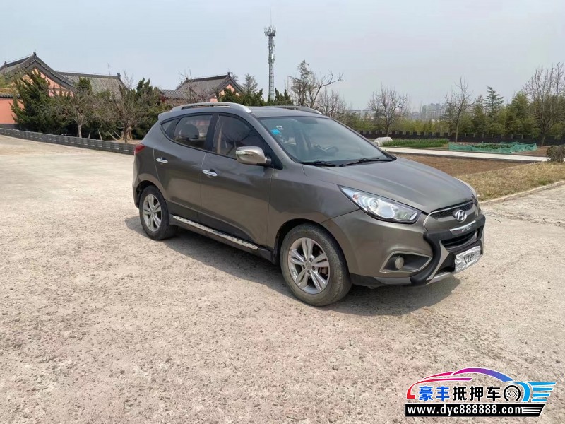 13年现代ix35轿车抵押车出售