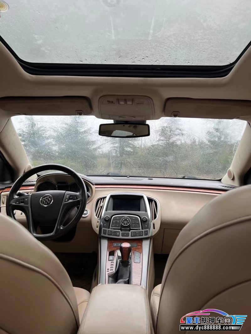 10年别克君越轿车抵押车出售