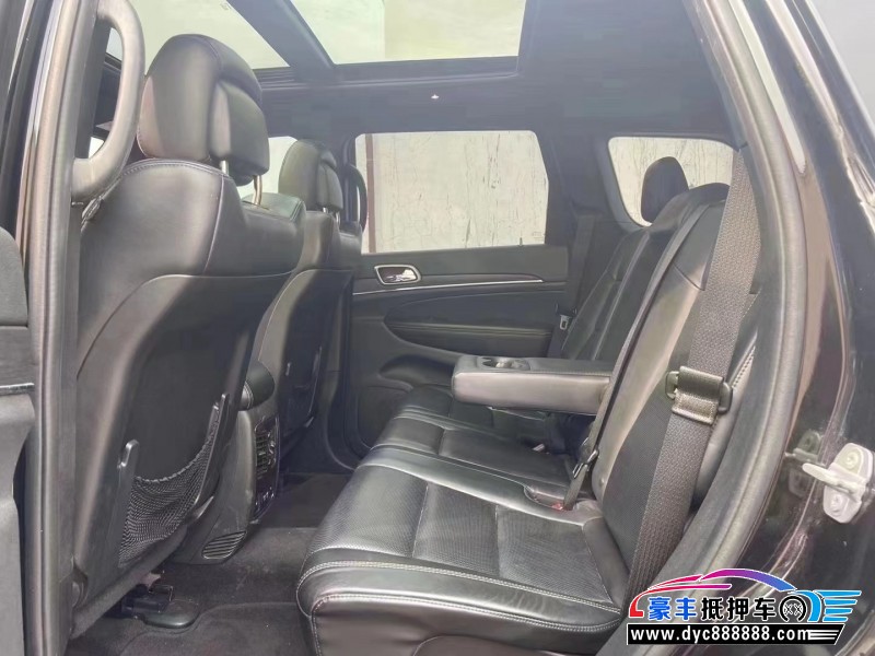 17年Jeep大切诺基轿车抵押车出售