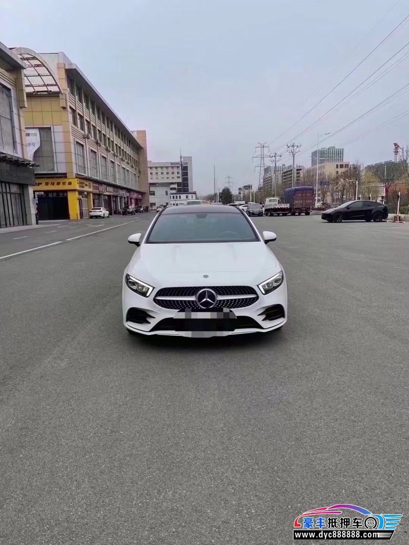 19年奔驰A轿车抵押车出售