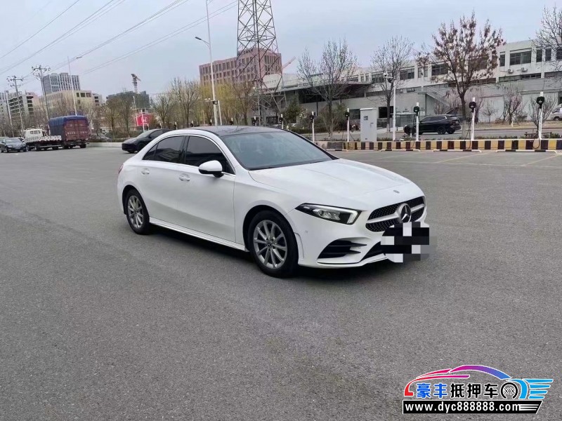 19年奔驰A轿车抵押车出售