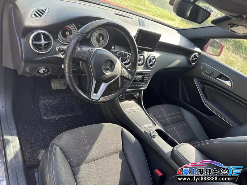 15年奔驰A轿车抵押车出售