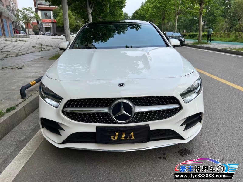 22年奔驰A轿车抵押车出售