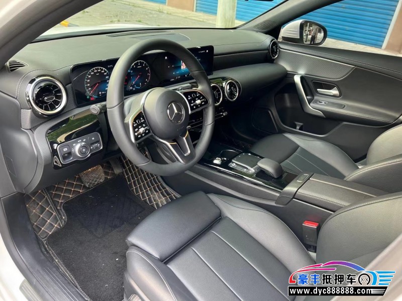 22年奔驰A轿车抵押车出售