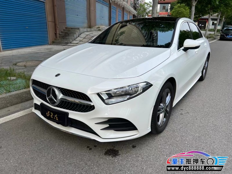 22年奔驰A轿车抵押车出售